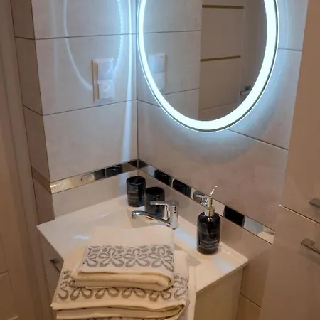 Deluxe 1 アパート オシフィエンチム